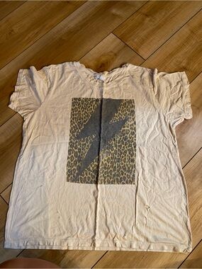 Leuv  Beige Short Sleeve Tee with Leopard Graphic